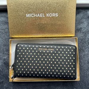 NWT Michael Kors Wristlet black and Gold